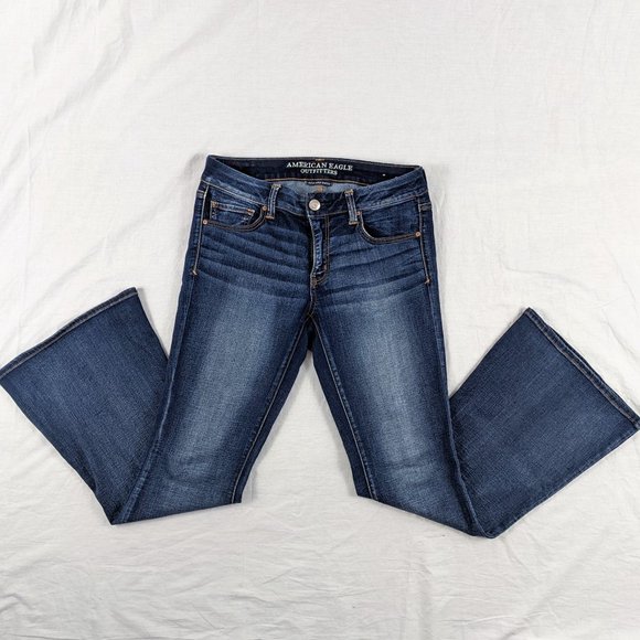 3/$20 AE Boho Flare Jeans Sz 8S - Picture 1 of 4